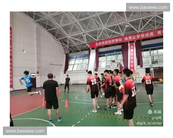 掌握手球技巧与战术训练全面提升竞技水平的实用指南 掌握手球技巧与战术训练全面提升竞技水平的实用指南