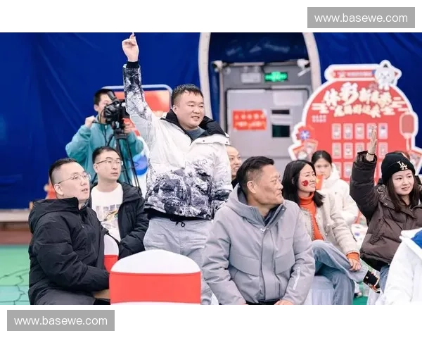 助威团激情助阵燃爆赛场激励选手奋勇争先 助威团激情助阵燃爆赛场激励选手奋勇争先
